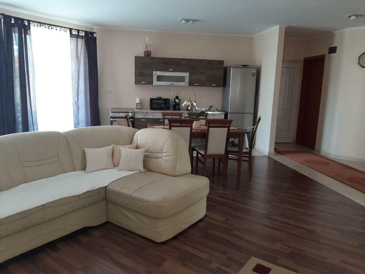 Aqua Line Apartmanhaz Hajdúszoboszló Eksteriør bilde